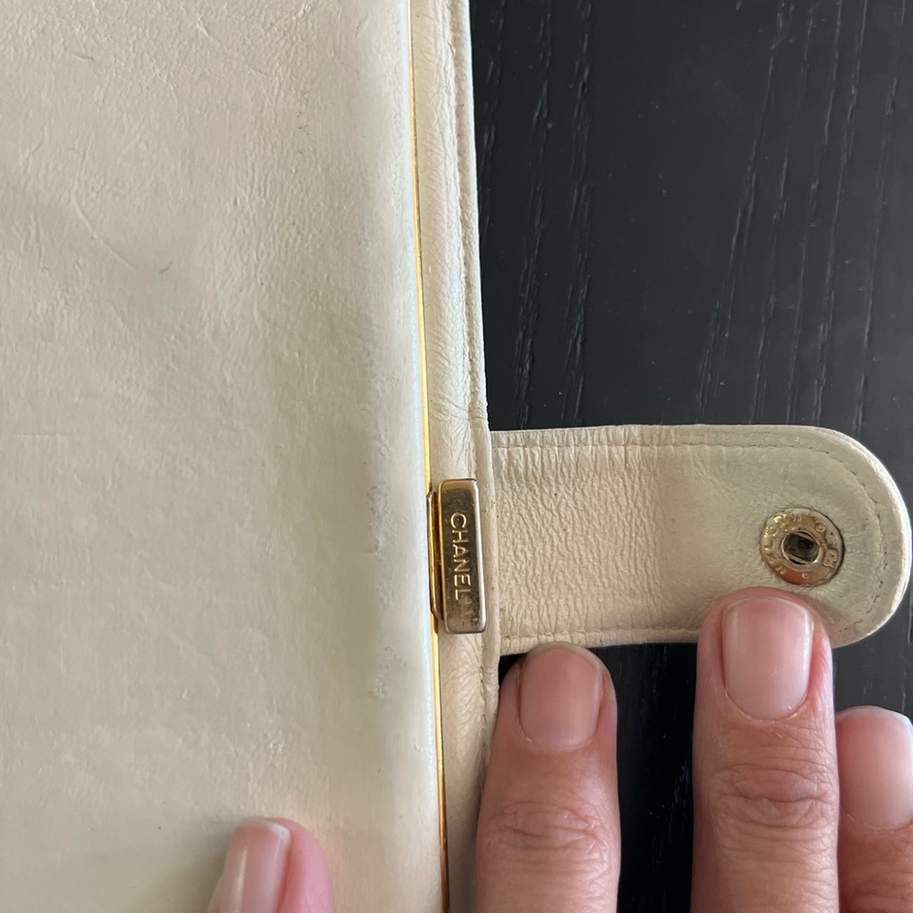 Vintage 1997-1999 Chanel Wallet in Cream/White - Picture 6 of 13